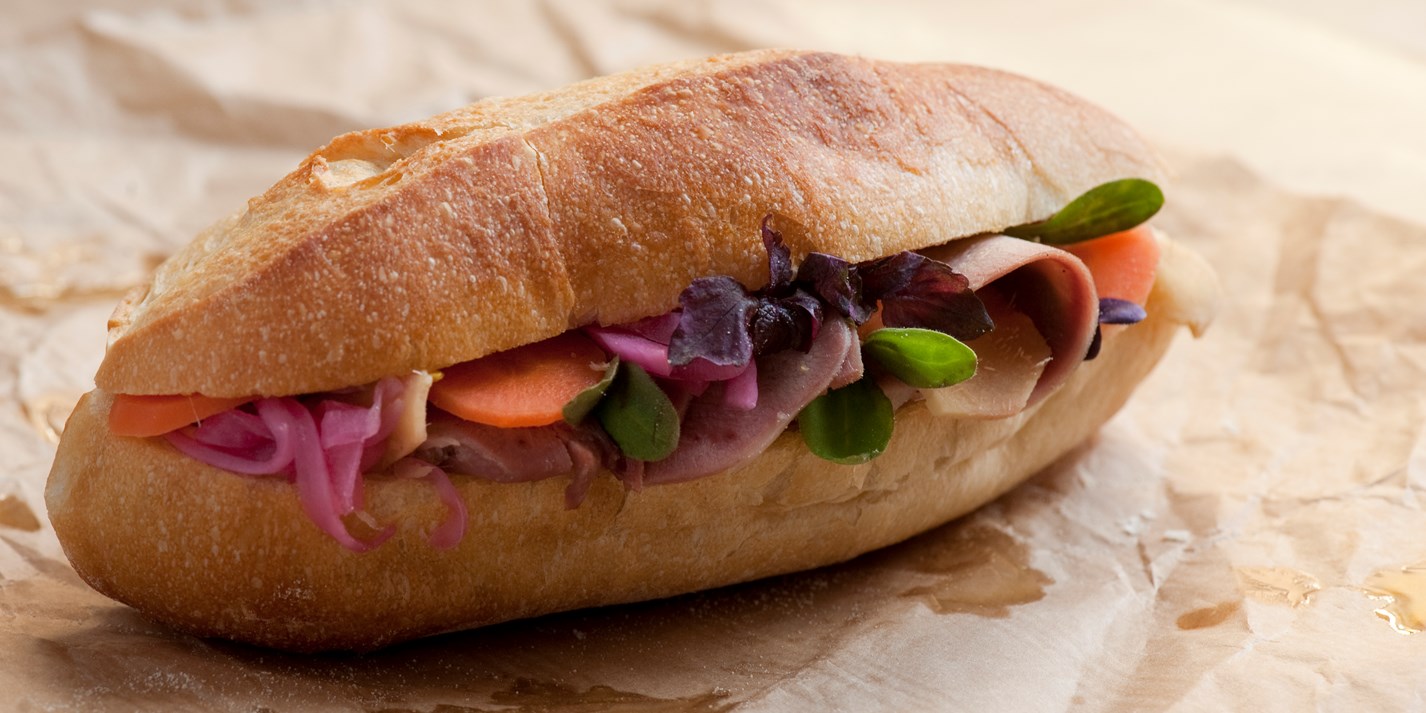 Сэндвич с пастромой из языка